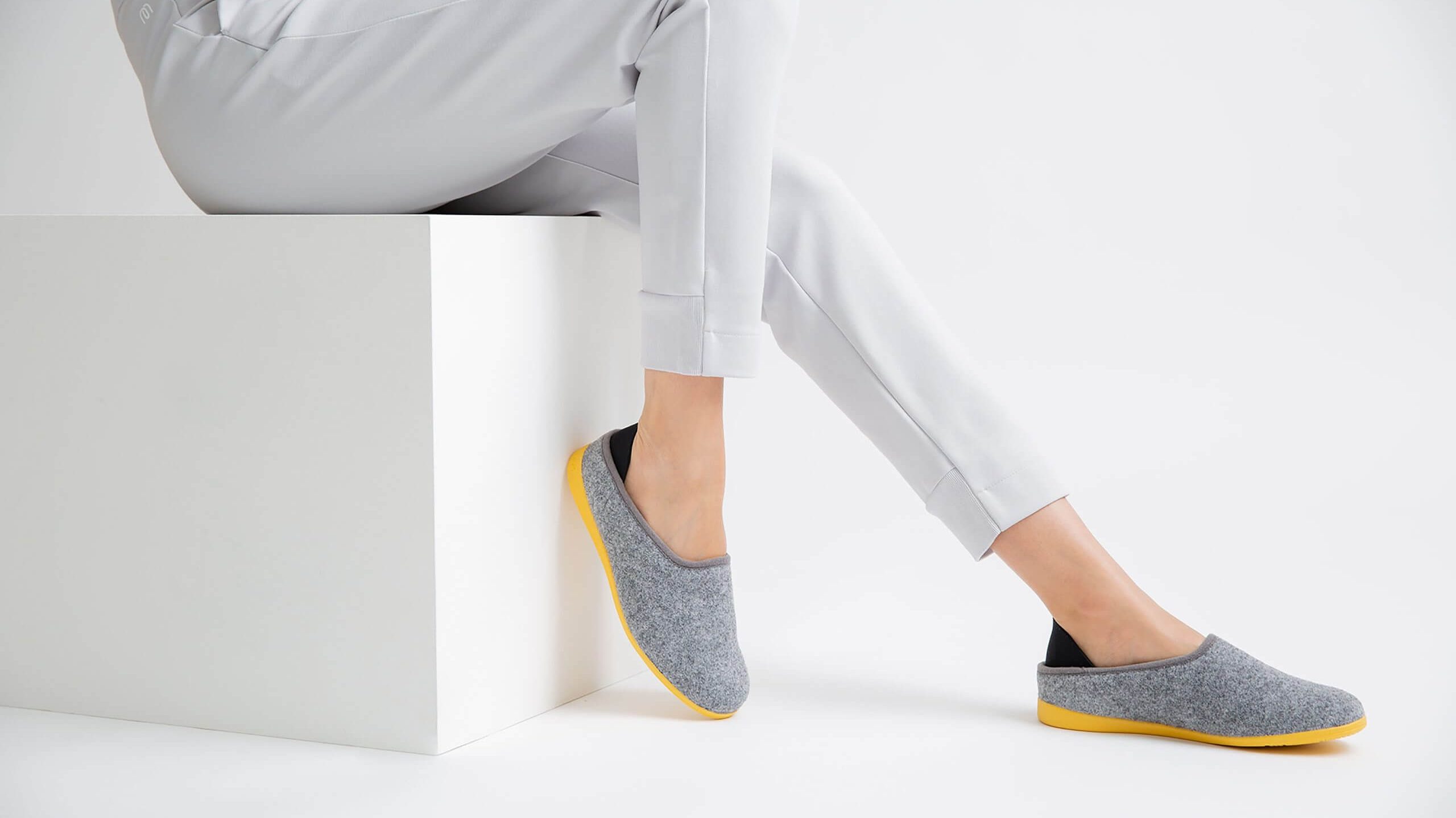 mahabis-footwear-2E5pym71N6A-unsplash