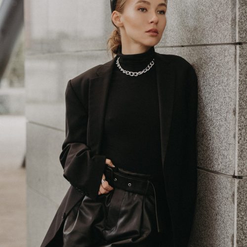 photo-1596451984027-a127248221e1