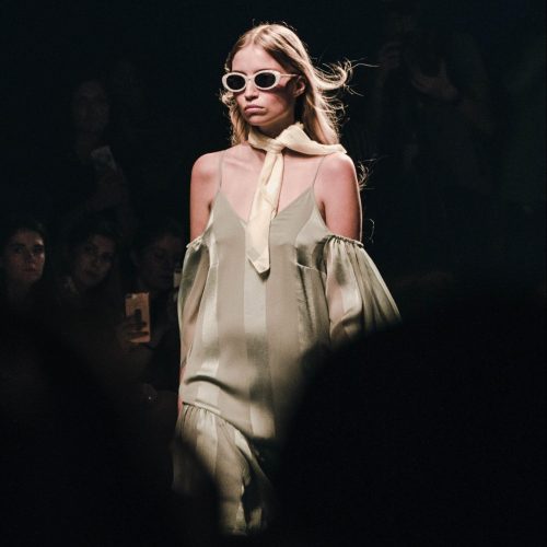 photo-1613909671501-f9678ffc1d33